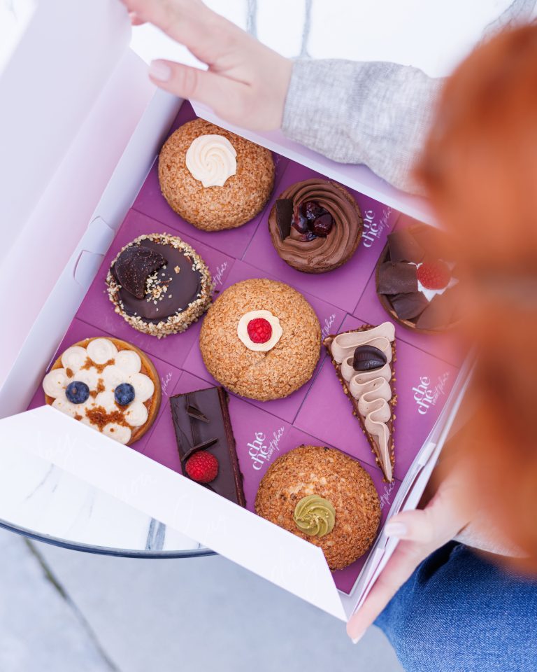 Ché Ché cake selection